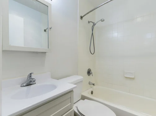 woodside gardens - bathroom